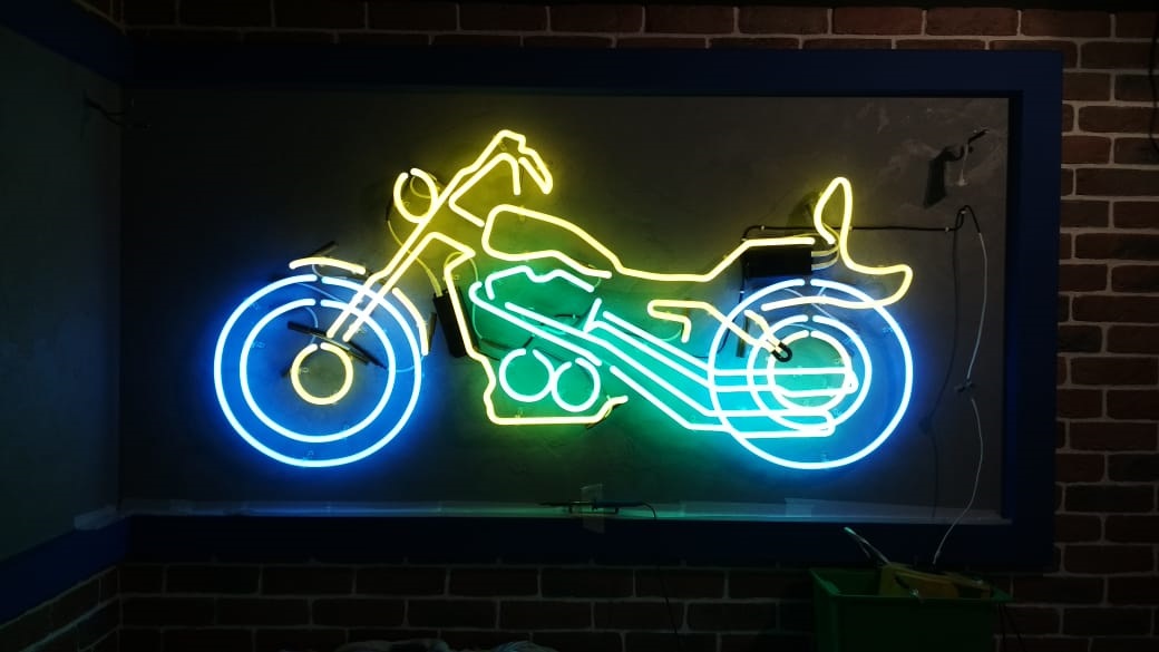 Нестандартная реклама Неоновый мотоцикл